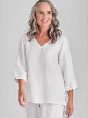 Saks Fifth Avenue White V-Neck Tunic Top